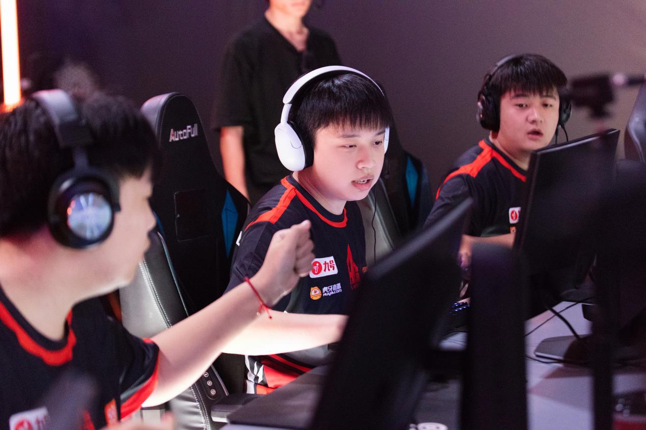 穿越火线卡盟:白鲨、Dono、Enpi三人对世界总决赛分组结果持谨慎看法！(图2)